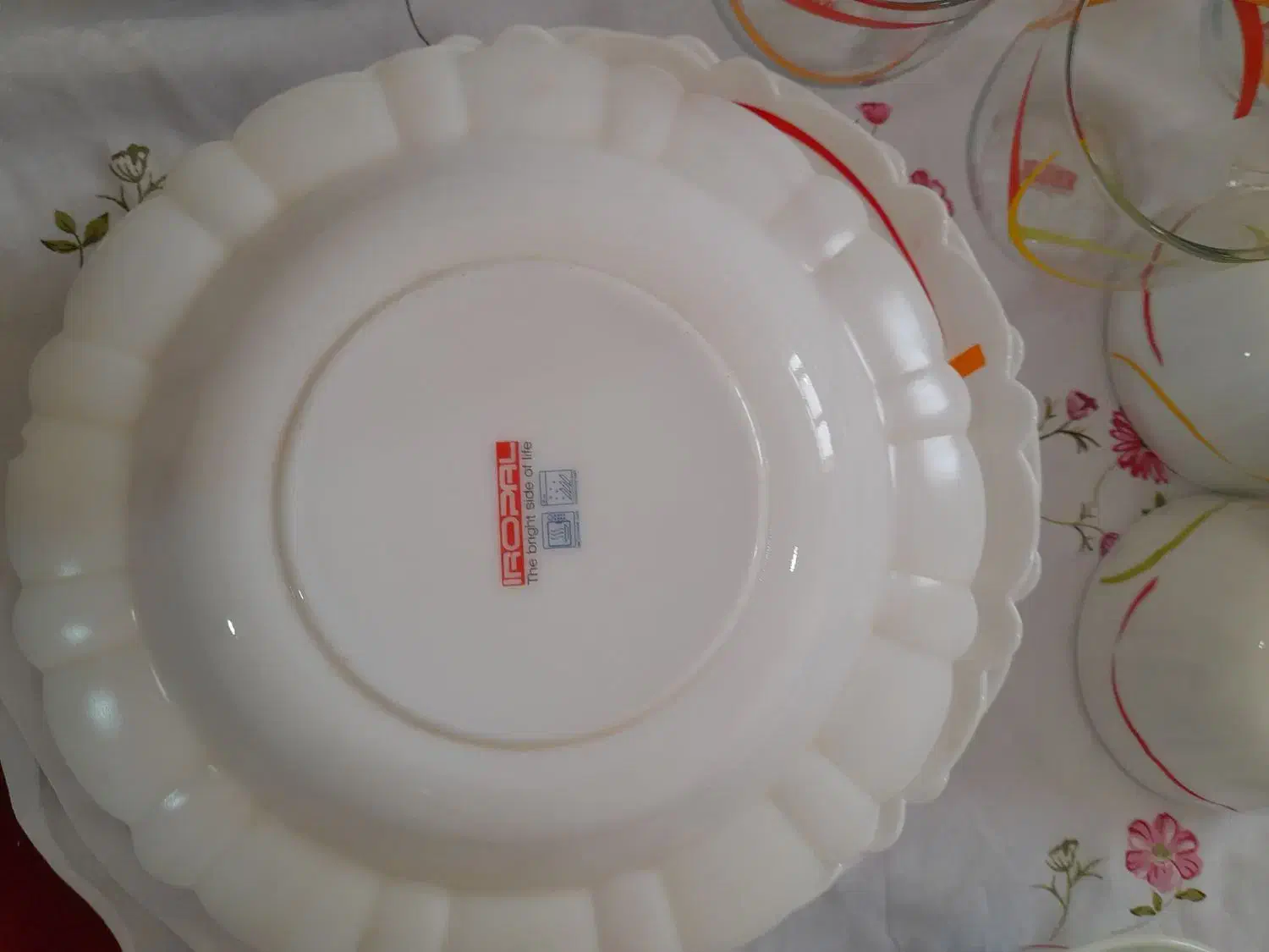 یک سرویس ارکوپال ۶نفره بقیمت دو میلیون بفروش میرسد|ظروف سرو و پذیرایی|همدان, |دیوار