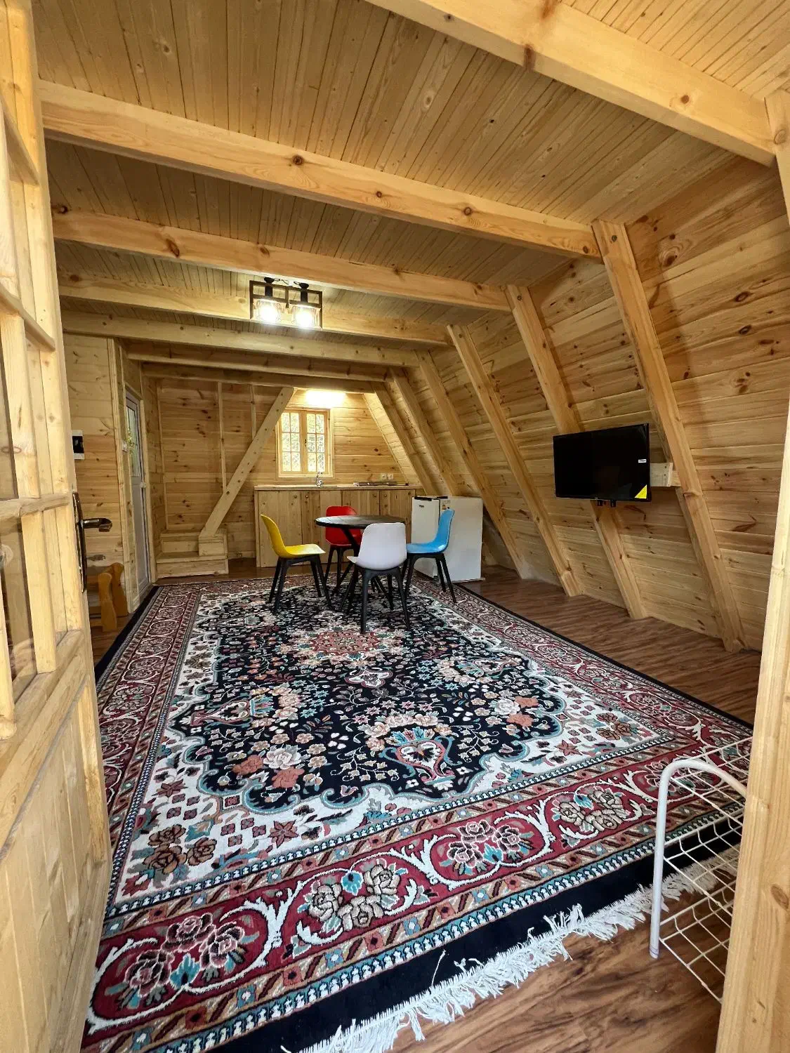 کلبه سوییسی|اجارهٔ کوتاه‌مدت آپارتمان و سوئیت|چابکسر, |دیوار