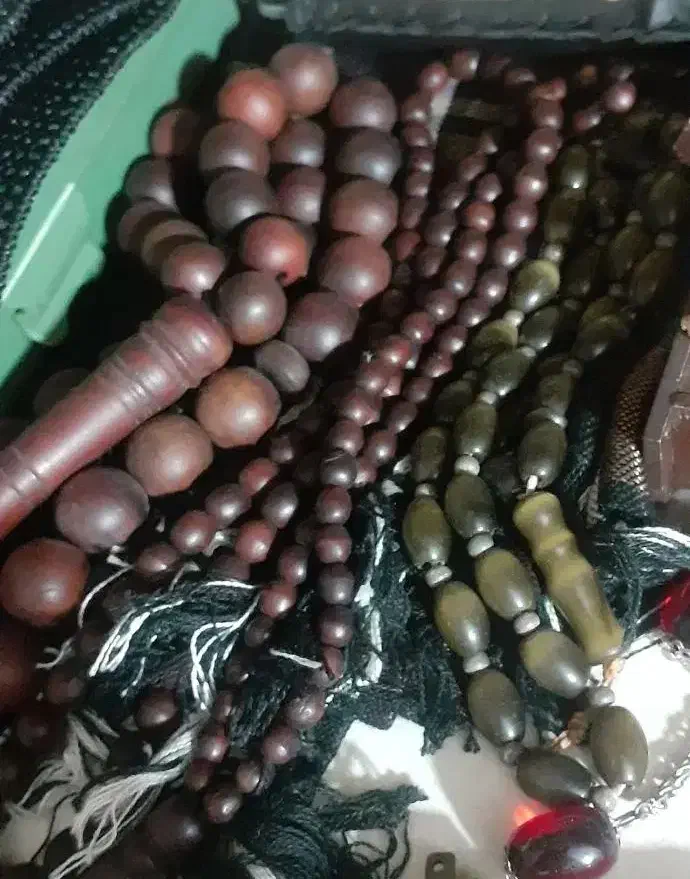 تسبیح عناب|کلکسیون اشیاء عتیقه|قم, در بهشت|دیوار