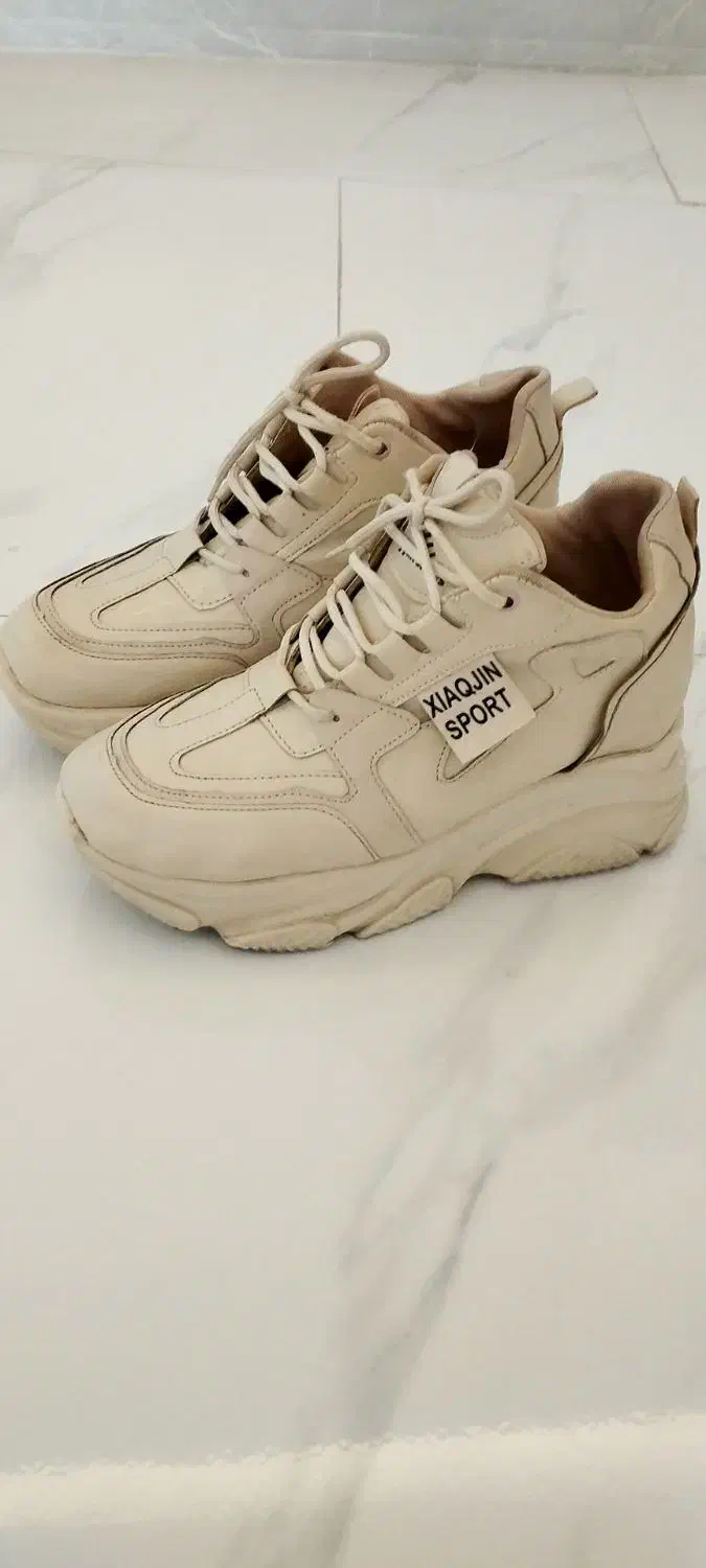 کتونی لژدار سایز ۴۰ فقط یک بار پا خورده|کیف، کفش، کمربند|شفت, |دیوار