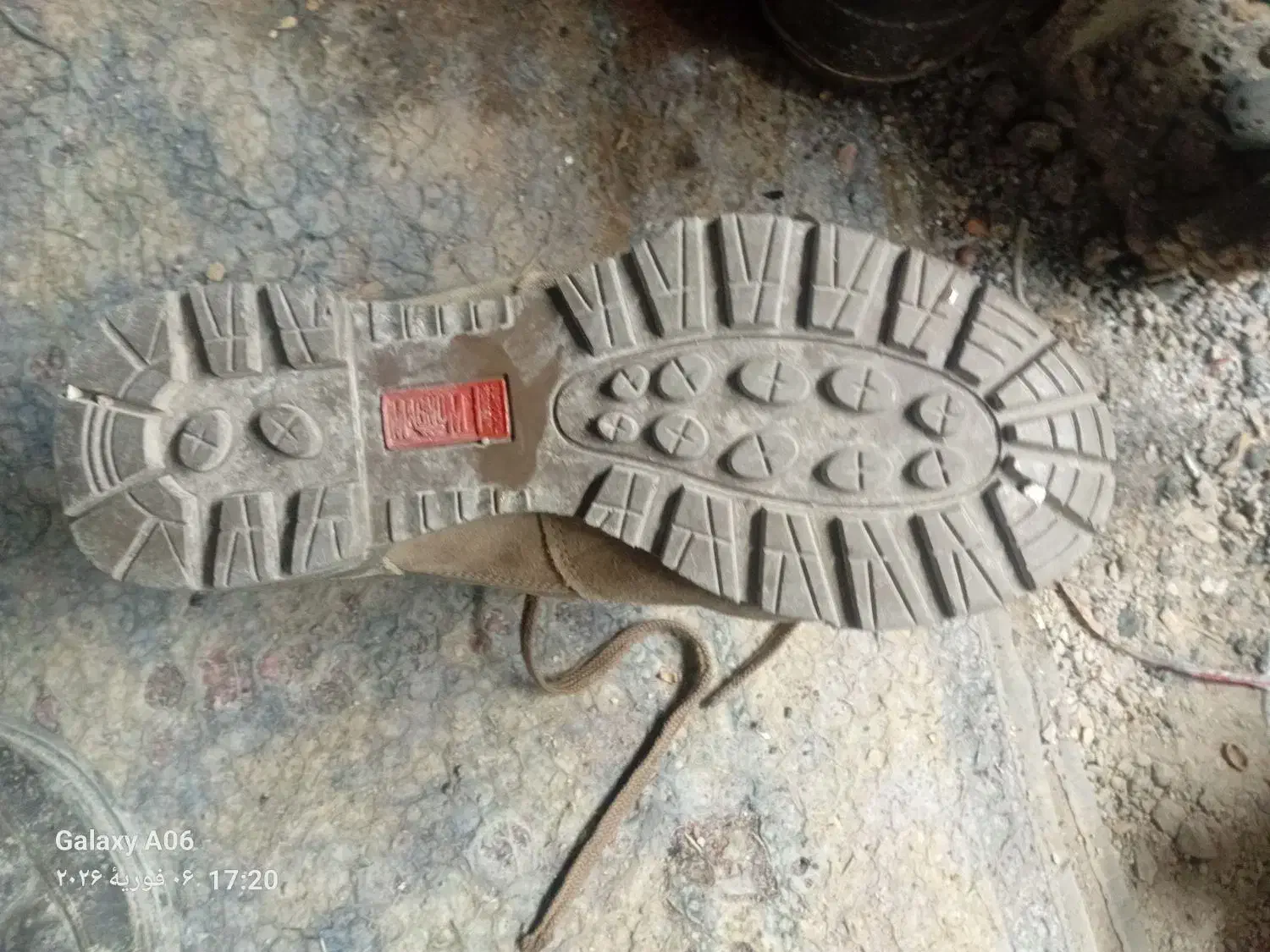 کفش کونوردی|کیف، کفش، کمربند|شیراز, دست خضر|دیوار