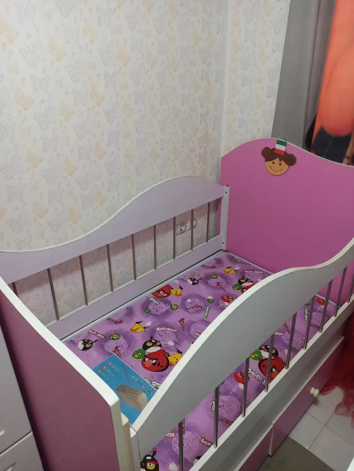 تخت بچگانه با تشک|تخت و صندلی بچه|رشت, باهنر|دیوار