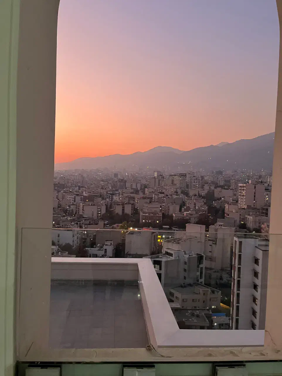 ۲۰۰متر فرمانیه /تک بازدید /تراس بزرگ/فرصت محدود