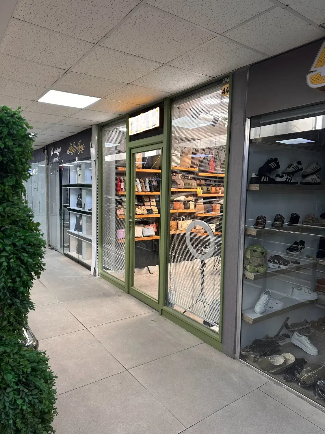 استخدام فروشنده انباردار کیف زنانه|استخدام خدمات فروشگاه و رستوران|تهران, بهارستان|دیوار