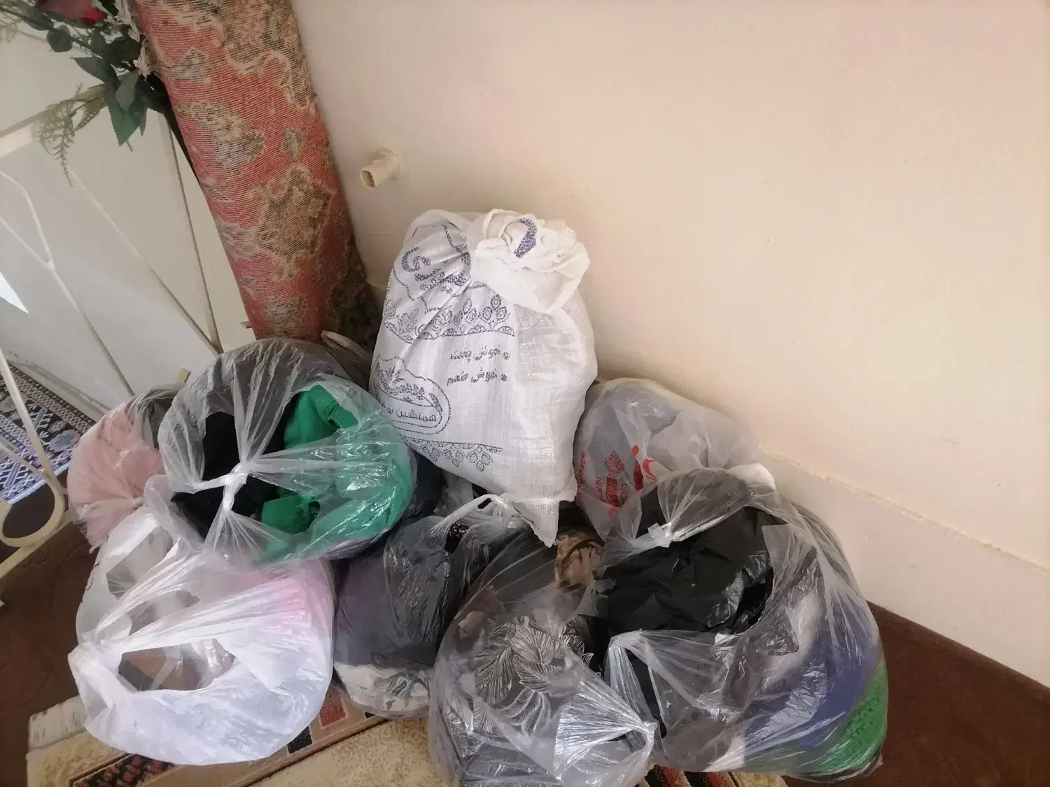 چندتا کیسه|ظروف نگهدارنده، پلاستیکی، یک‌بارمصرف|شیراز, اصلاح‌نژاد|دیوار