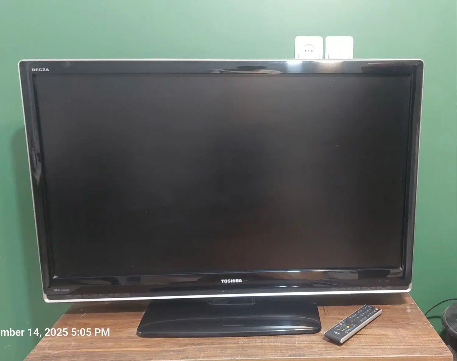 تلویزیونlcd توشیبا42اینچ|تلویزیون و پروژکتور|شیراز, شهرک آرین|دیوار