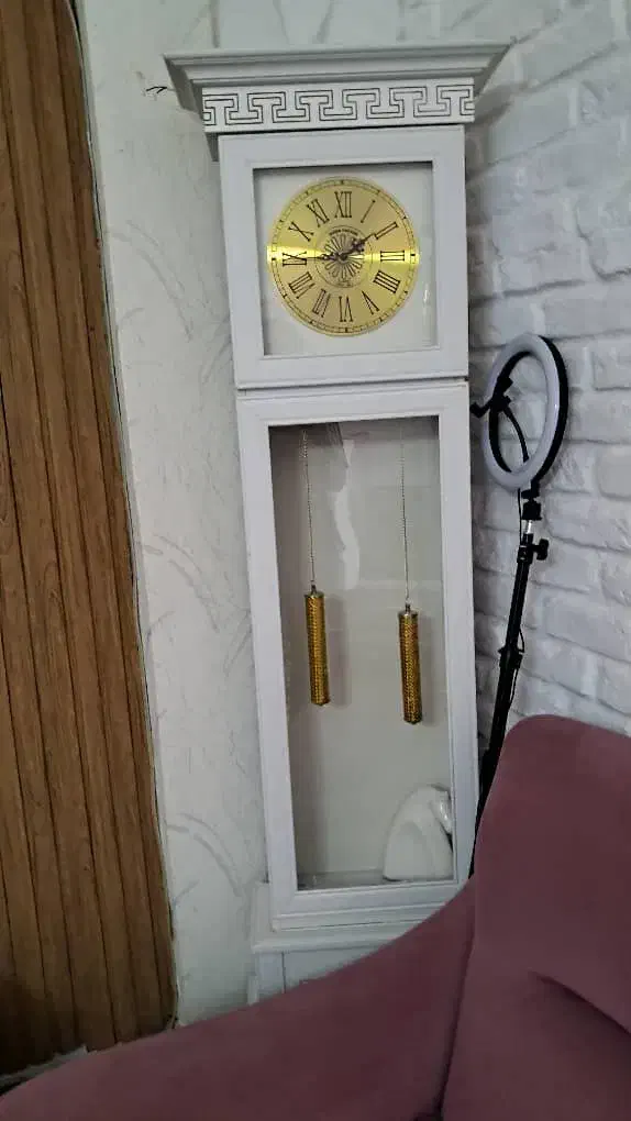 ساعت ایستاده سفید کاملا سالم شیک در حد نو|ساعت دیواری و تزئینی|کرج, خرمدشت|دیوار