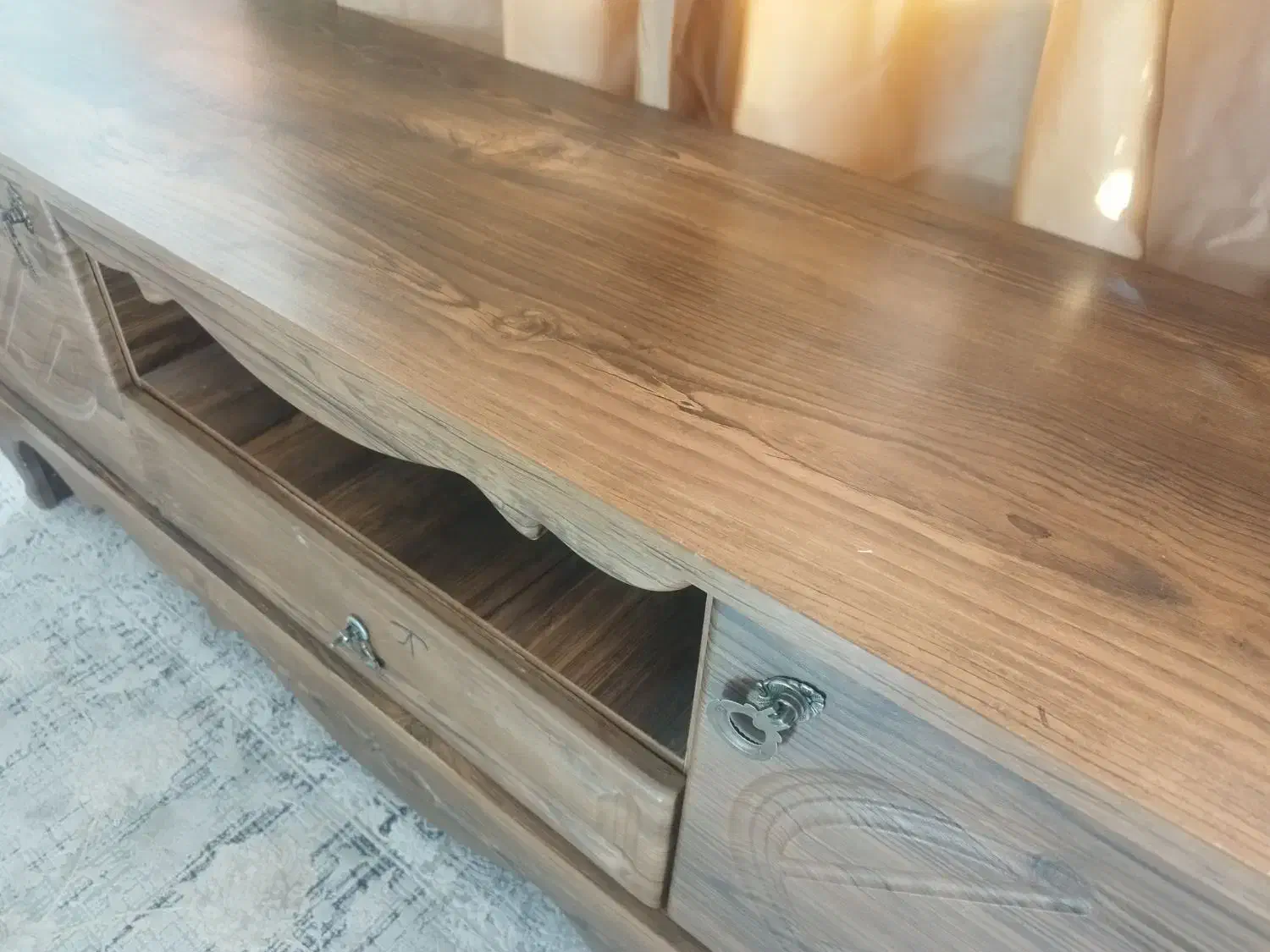 زیرتلویزیونی ۱ متر و ۲۰ سانتی|میز تلویزیون|شاهینشهر, شهرک میلاد|دیوار