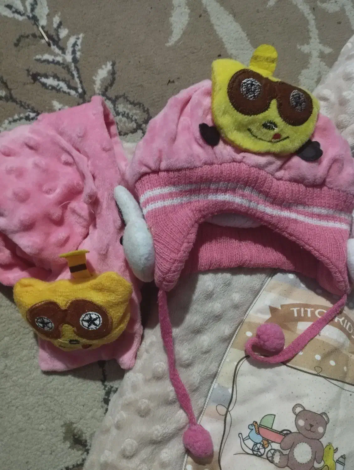 یک سرهمی وکلاه و شال گردن|کفش و لباس بچه|گرگان, |دیوار