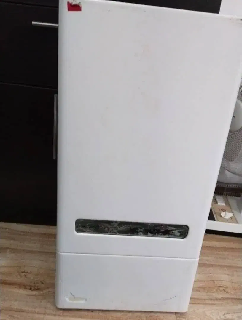 ابگرمکن دیواری بوتان درحد نو|آبگرمکن، پکیج، شوفاژ|شیراز, شهرک قمشه|دیوار