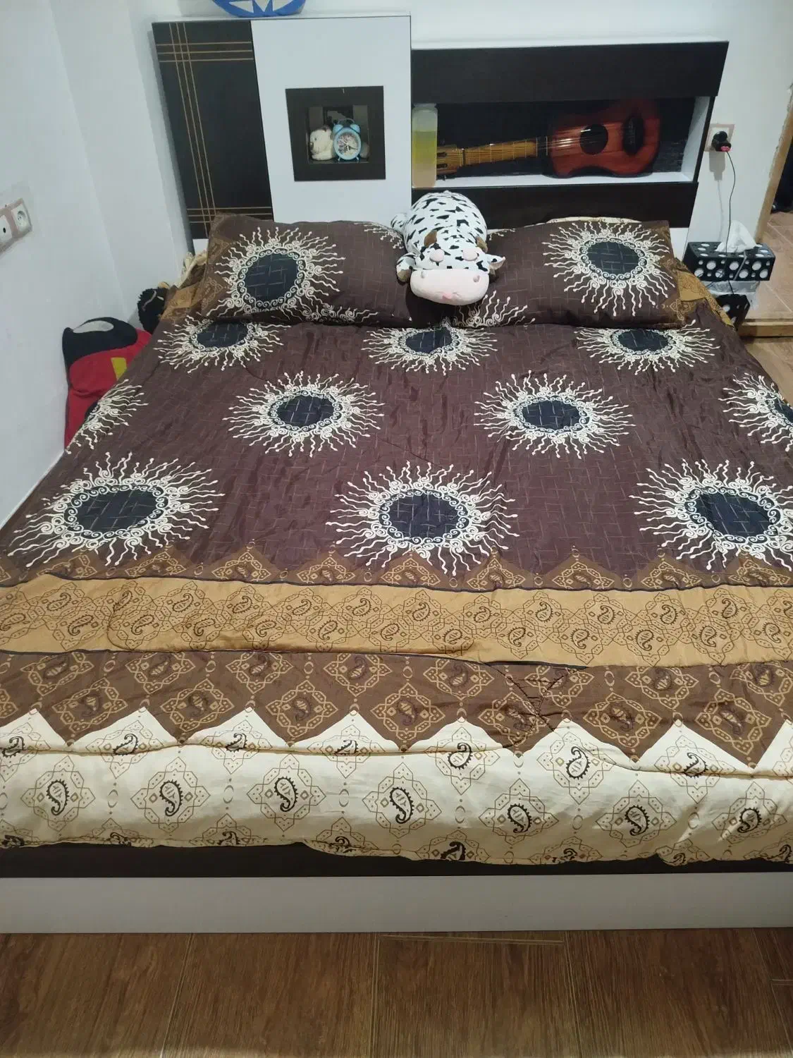 تخت دو نفره با تشک|تشک تختخواب|آستانه اشرفیه, |دیوار