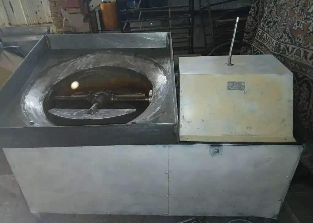 داغ زن، دیگ گز ،چرخ سوهان|ظروف پختوپز|اصفهان, حصه شمالی|دیوار