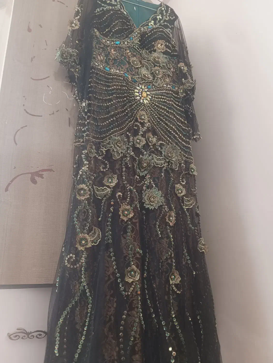 لباس مجلسی|لباس|فردوس (خراسان), |دیوار