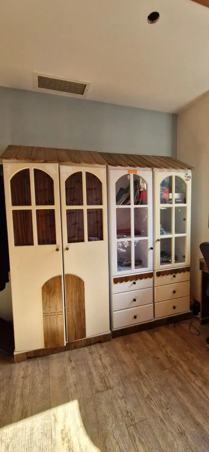 کمد و ویترین  زیبا کودک یا نوجوان شرکت بادریس|جاکفشی، کمد، دراور|تهران, سازمان برنامه جنوبی|دیوار