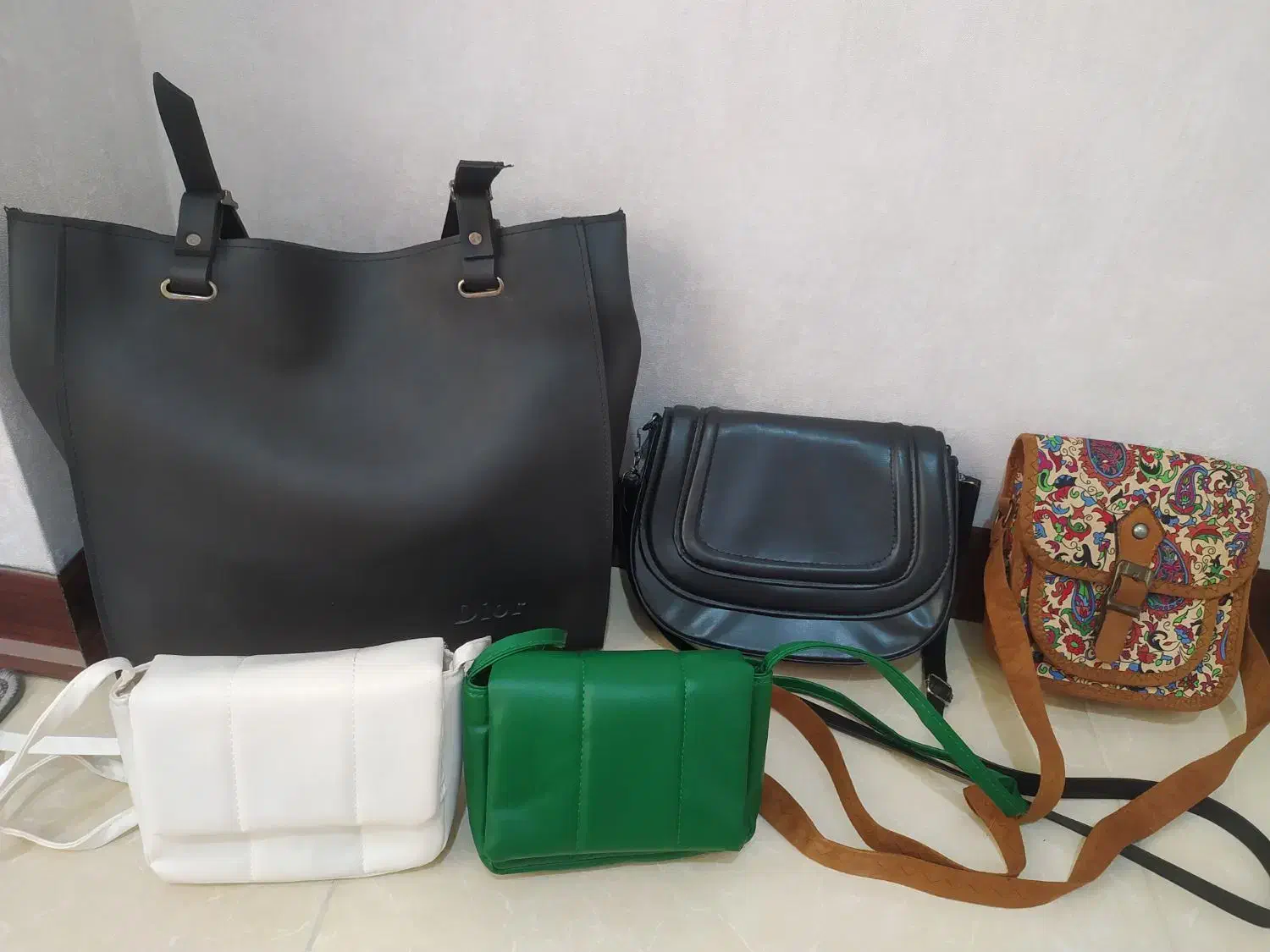 کیف|کیف، کفش، کمربند|پرند, فاز ۴|دیوار