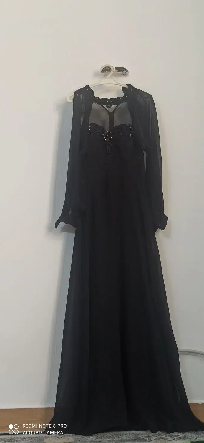 مجلسی مشکی|لباس|رباط‌کریم, رباط‌کریم|دیوار