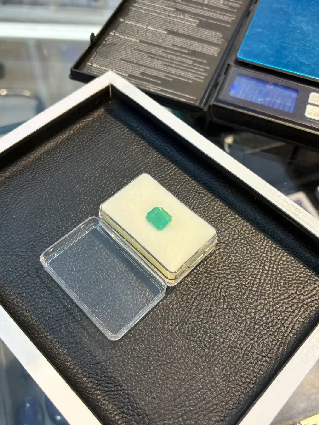 زمرد افغانستان و الماس و اپال|جواهرات|مشهد, زمرد|دیوار