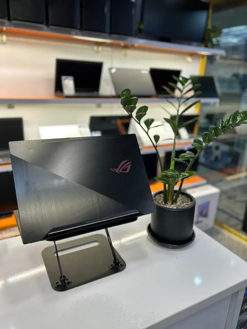 لپ تاپ ایسوس راگ asus Rog ۶ گیگ گرافیک|رایانه همراه|قم, ارم|دیوار