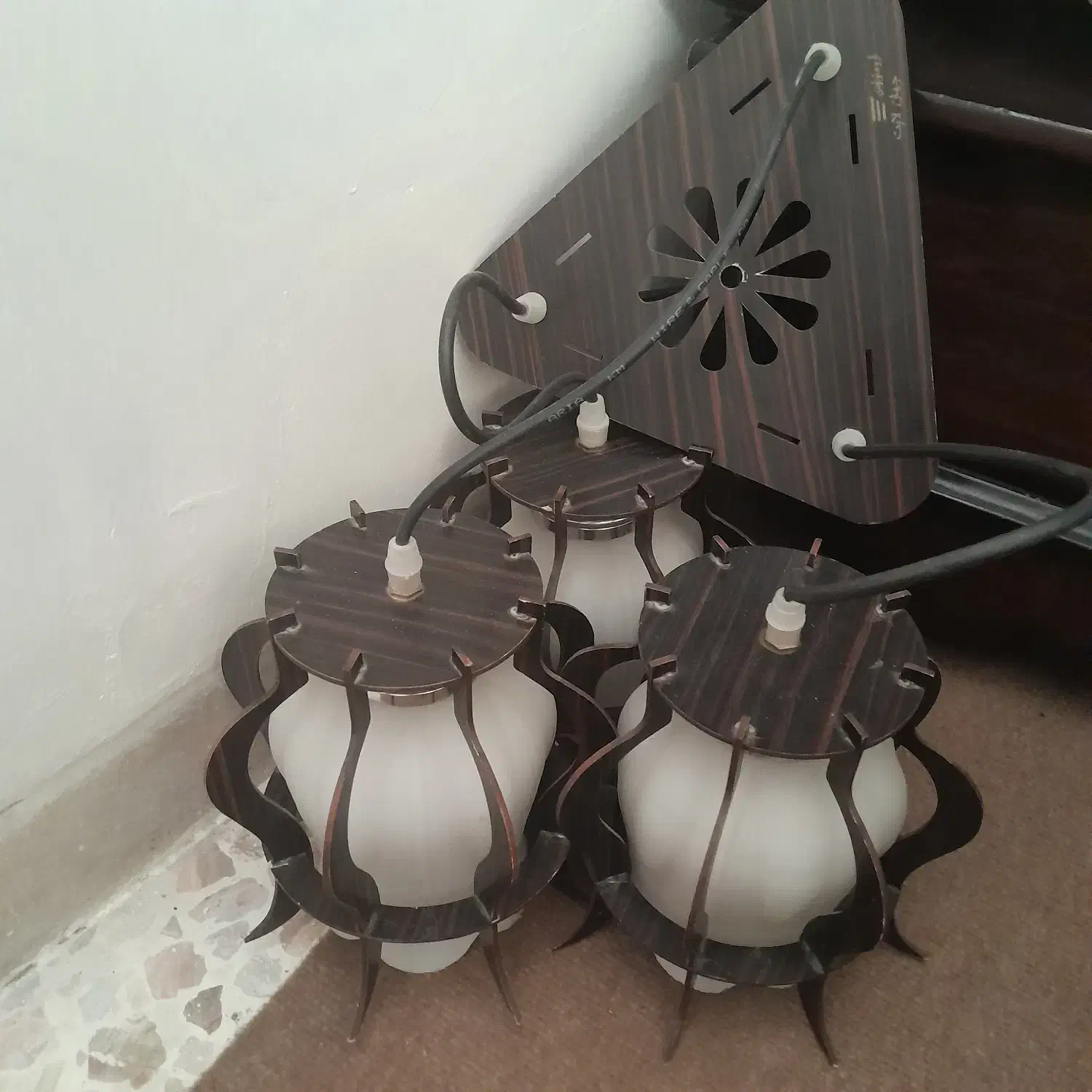 لوستر سه شاخه چوبی|لوستر و چراغ آویز|مبارکه, |دیوار