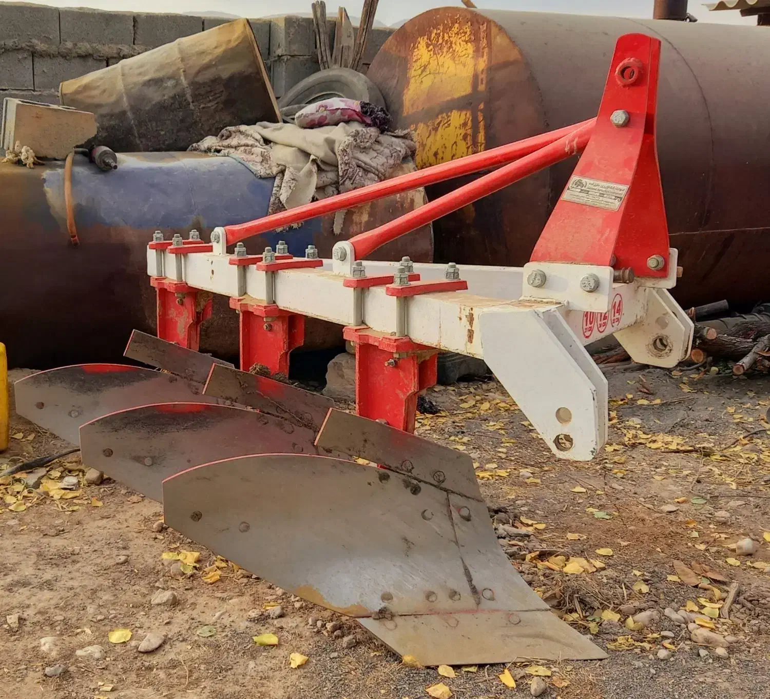 گاو آهن . خیش .|ماشین‌آلات صنعتی|درودزن, |دیوار