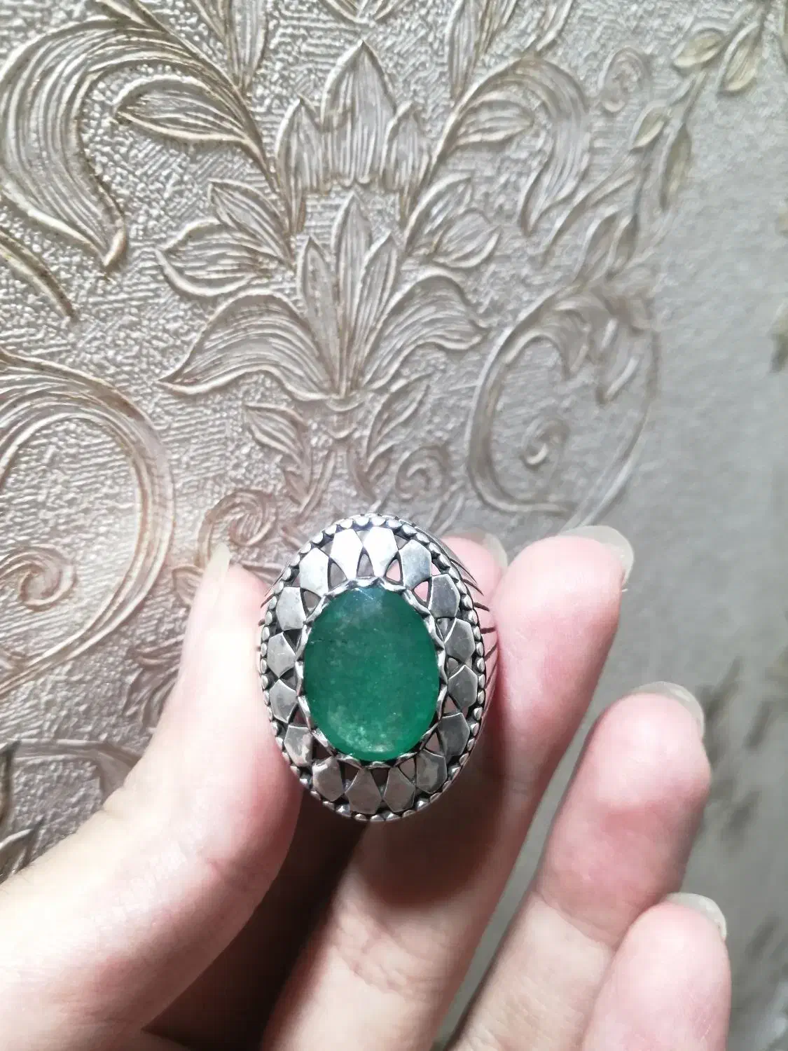 انگشتر زمرد|بدلیجات|شیراز, آبیاری|دیوار