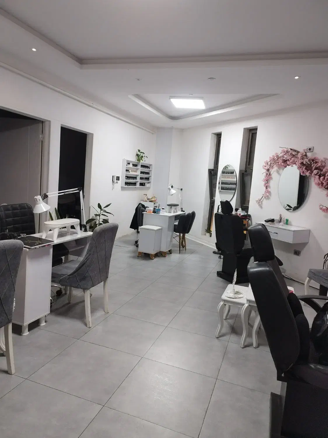 اجاره صندلی در سالن زیبایی قلی پور|خدمات آرایشگری و زیبایی|رشت, آزادگان|دیوار