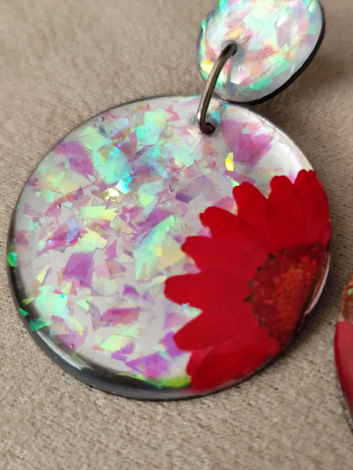 گوشواره یلدایی هفت رنگ با گل بابونه رزینی|بدلیجات|بوشهر, |دیوار