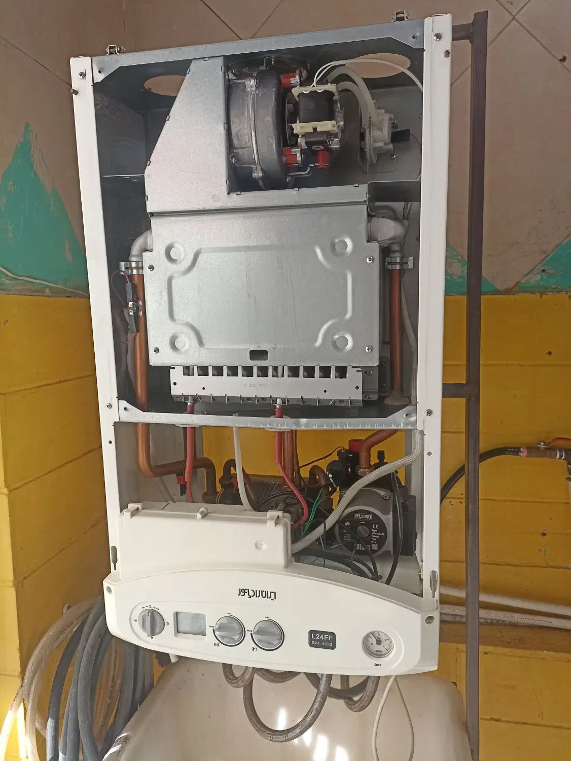 تعمیرات بردوپکیج سیرویس پکیج و رادیاتور های پکیج|آبگرمکن، پکیج، شوفاژ|هشتگرد, فاز ۱ مهستان|دیوار