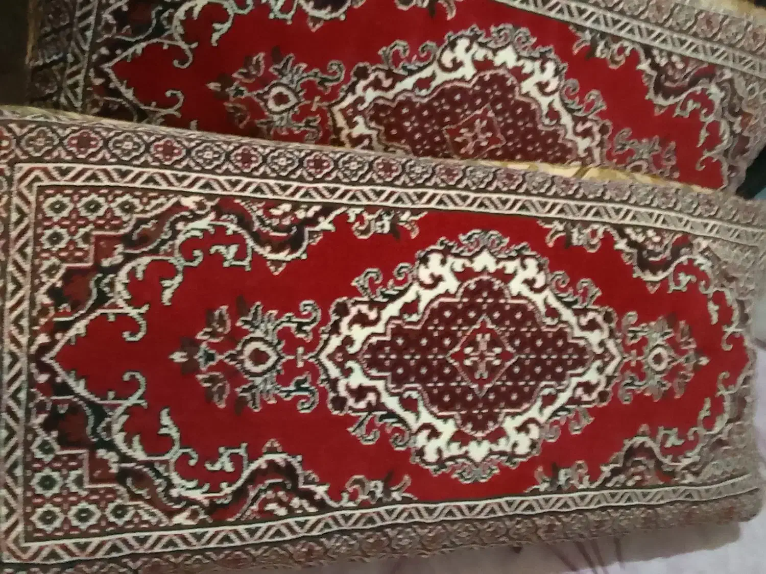 پشتی قرمز|پشتی|اراک, |دیوار