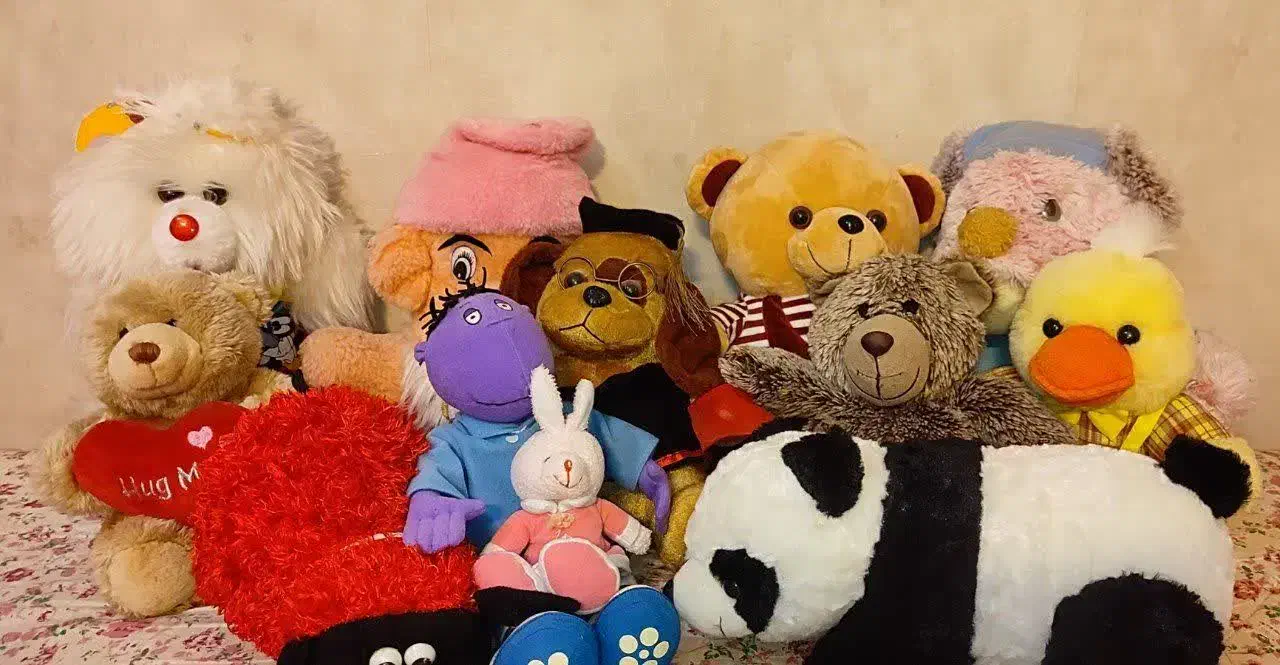 عروسک|اسباب‌بازی بچه|اصفهان, قهجاورستان|دیوار