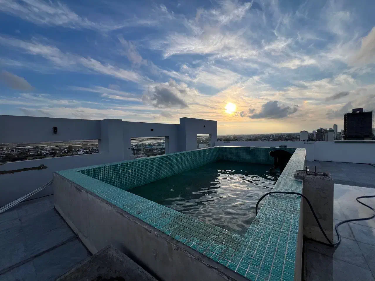 واحد ۱۹۵ متری سه خواب نوساز استخر در روف|فروش آپارتمان|سرخرود, |دیوار