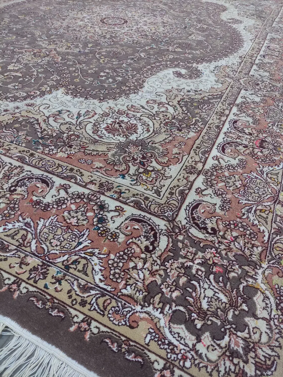 دوازده متری|فرش|قم, زند آباد|دیوار