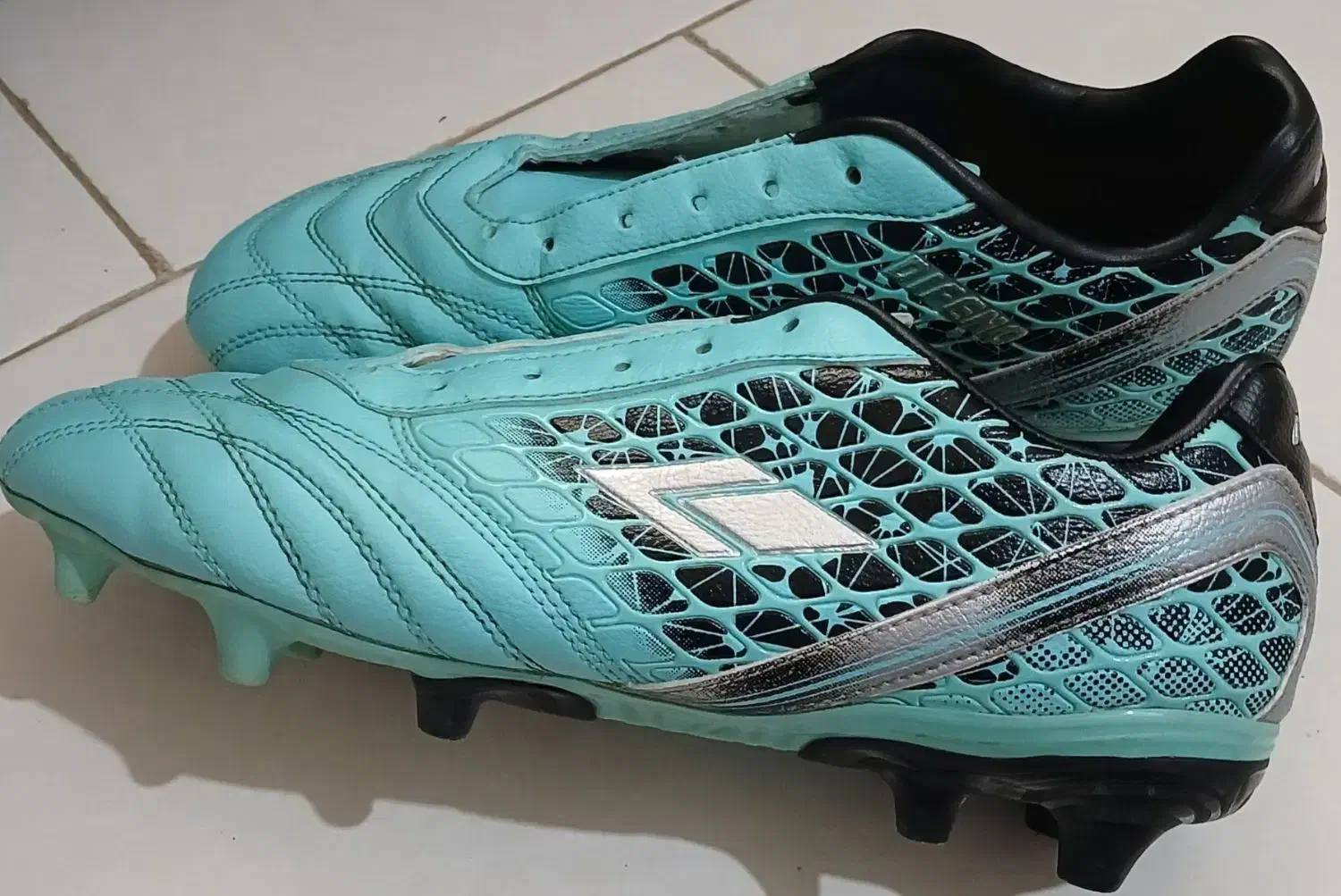 کفش ورزشی|کیف، کفش، کمربند|همدان, |دیوار