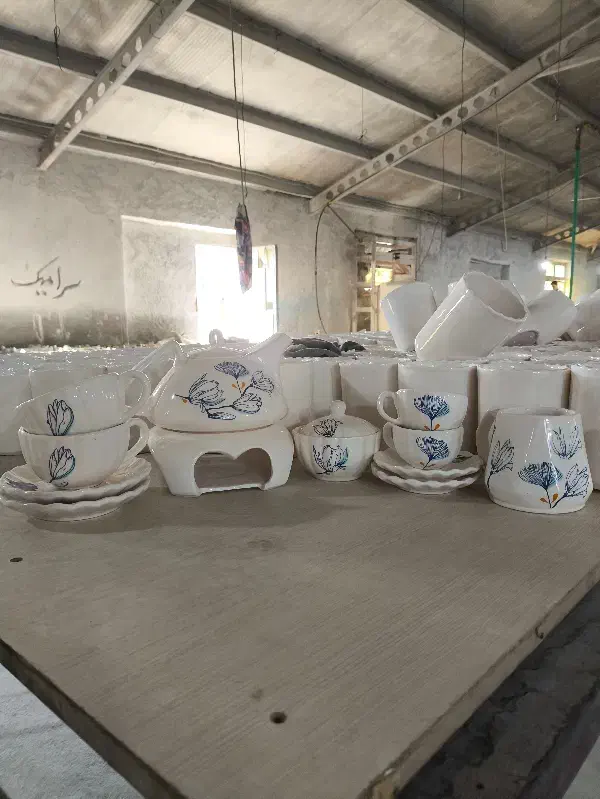 بهیک نفر همکار خانم در کارگاه سیرامیک نیازمندیم|استخدام صنعتی، فنی، مهندسی|مرند, |دیوار