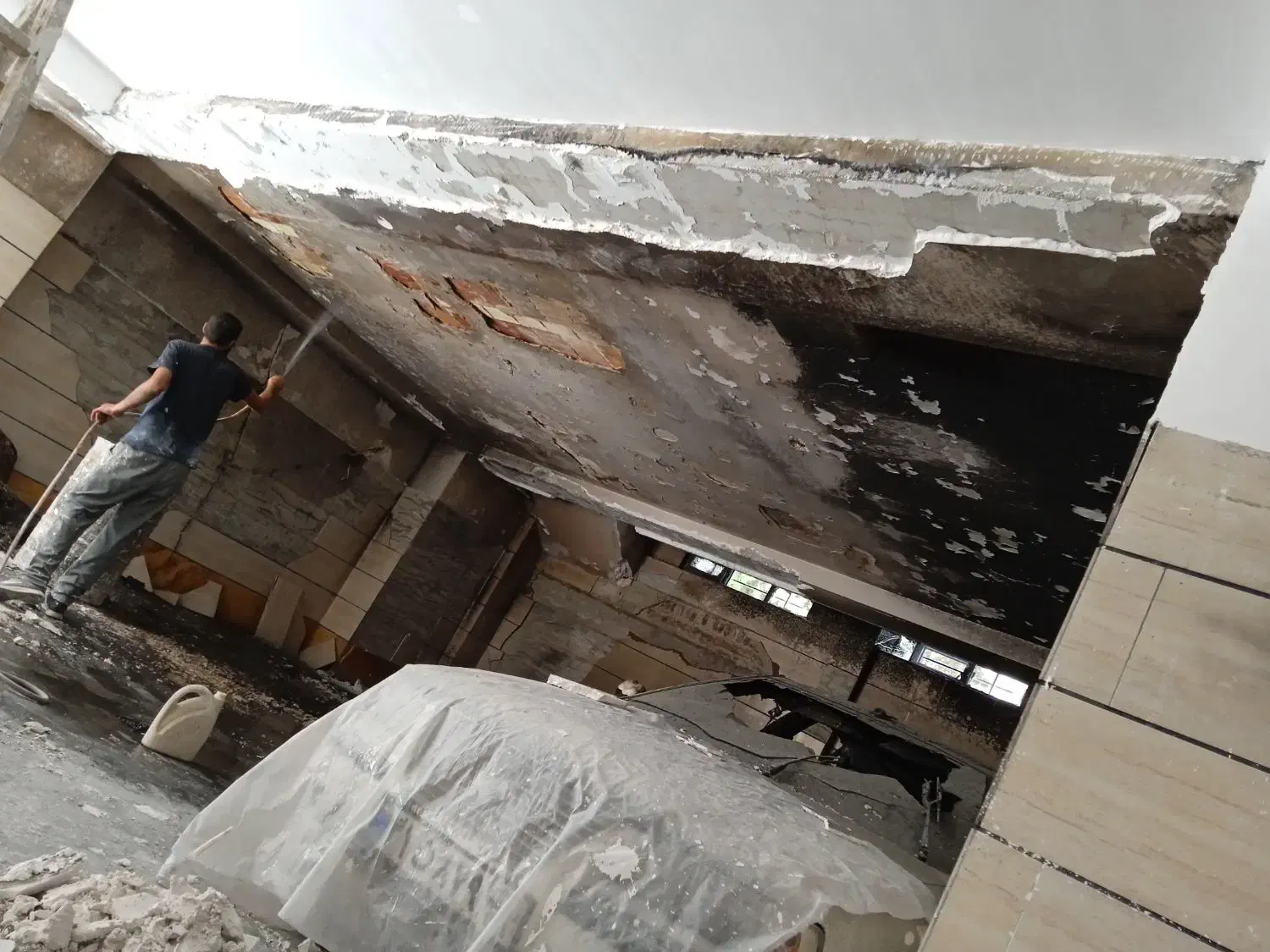 گچ کاری گچکار بنایی سرامیک کاری خورده کاری.|خدمات پیشه و مهارت|کرج, مصباح|دیوار