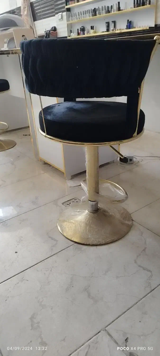 پایه چرخشی|آرایشگاه و سالن‌های زیبایی|ارومیه, |دیوار