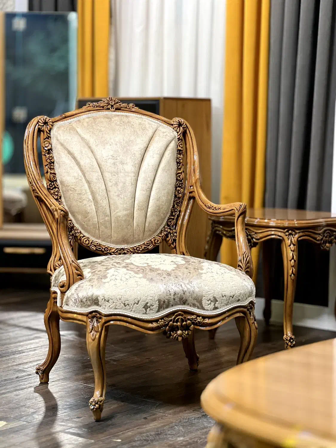 سلطنتی چوب راش|مبلمان خانگی و میز عسلی|نجف‌آباد, قدس|دیوار