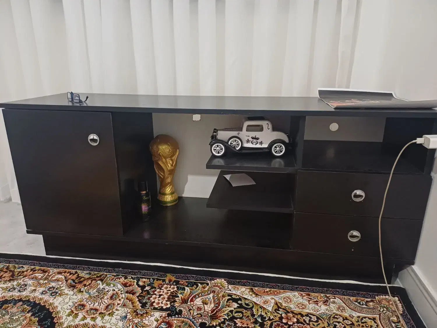 میز تلویزیون|میز تلویزیون|هشتگرد, هشتگرد قدیم|دیوار