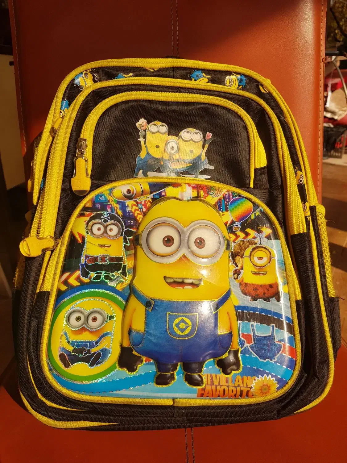 کیف مدرسه|کیف، کفش، کمربند|اصفهان, باغ زرشک|دیوار