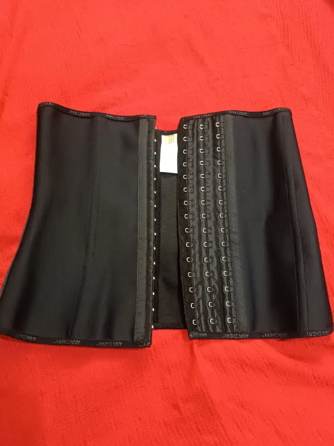 گن ساعت شنی|لباس|رشت, آب و برق|دیوار