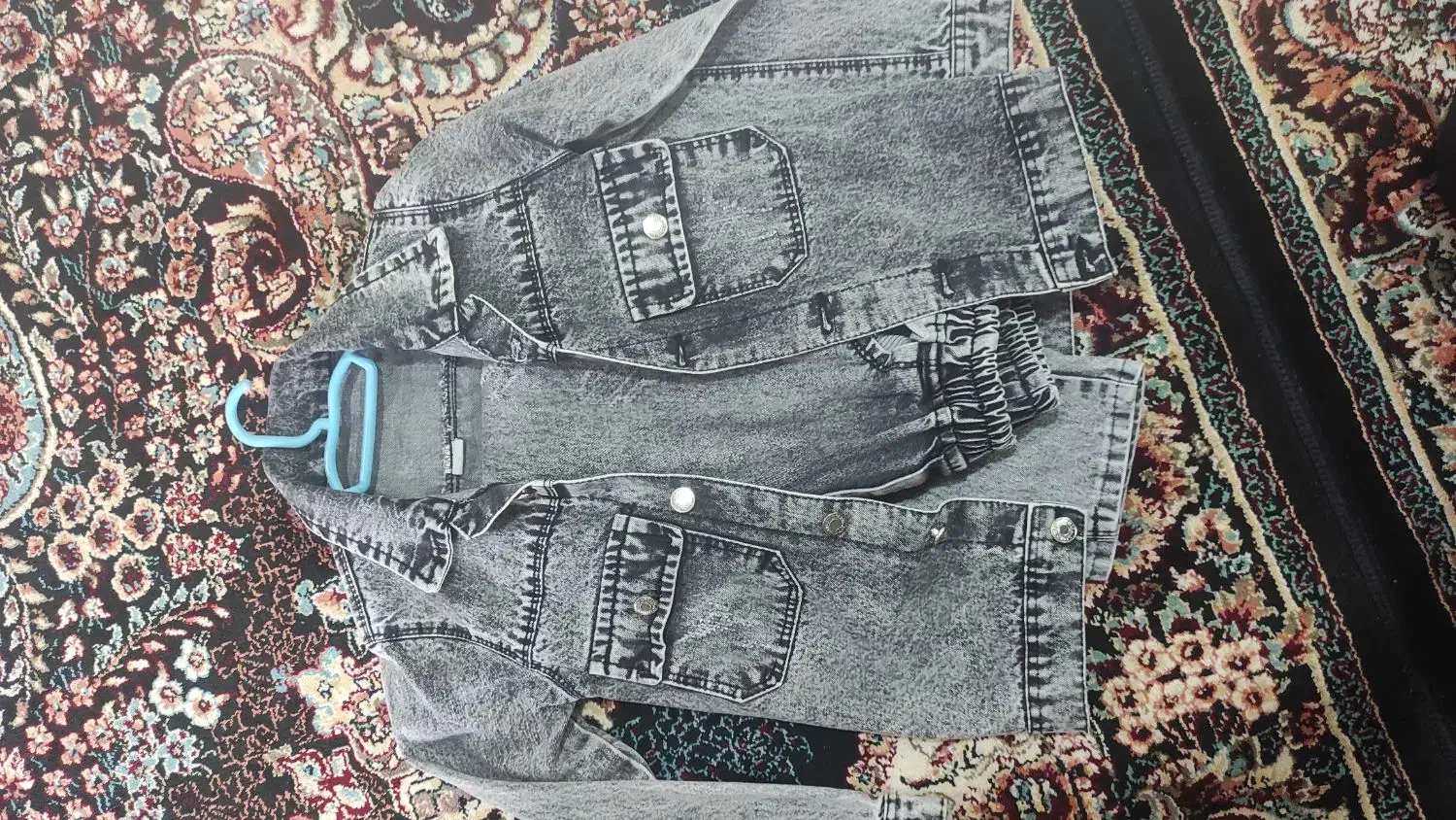 پسرانه|کفش و لباس بچه|لاهیجان, کاروانسرابر|دیوار