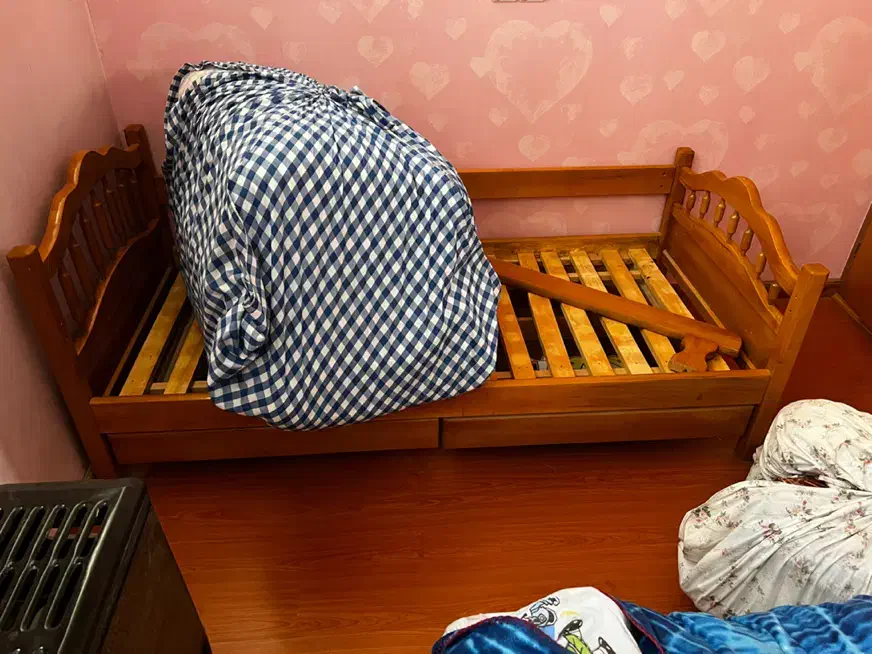 تخت نوجوان چوبی به همراه کفی چوبی|تخت و سرویس خواب|بجنورد, |دیوار