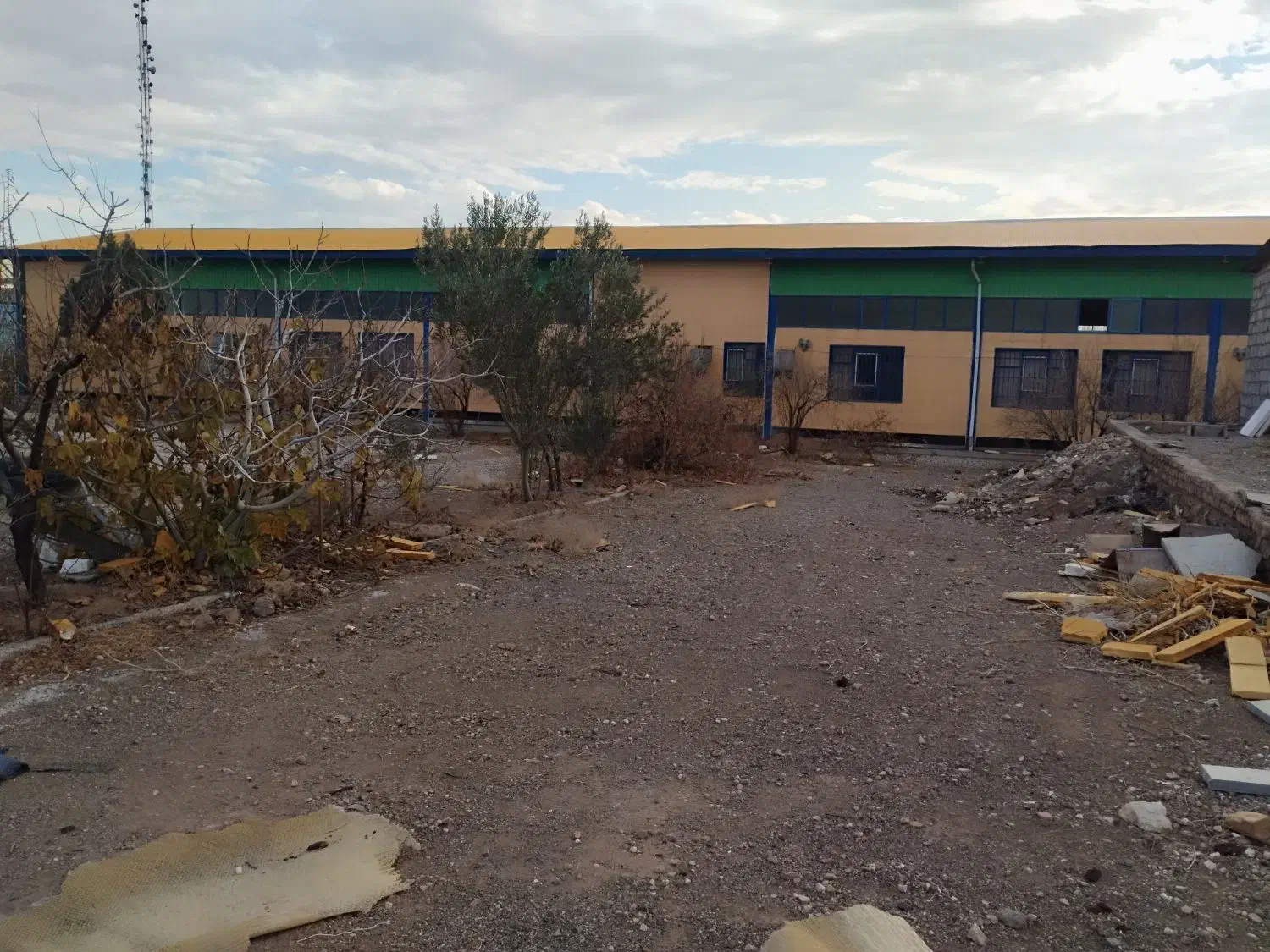 اجاره محل برای کارگاه و انبار|اجارهٔ دفتر صنعتی، کشاورزی، تجاری|ساوه, |دیوار