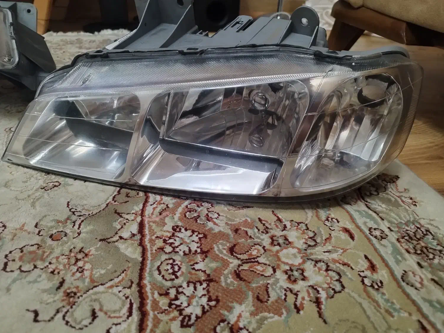 چراغ جلو پژو پارس حد نو|قطعات یدکی و لوازم جانبی|رشت, لاکانی|دیوار