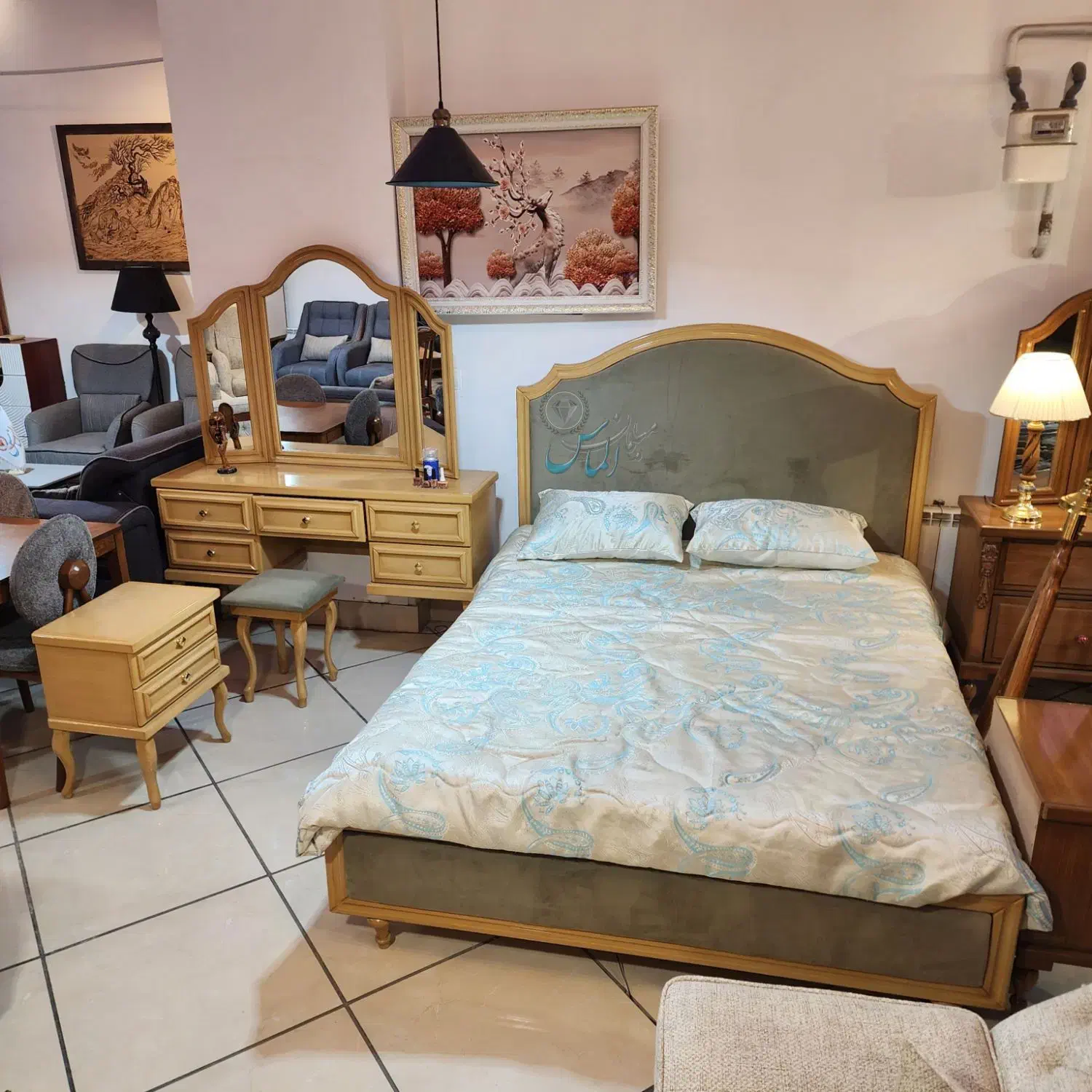 سرویس خواب فرانسوی (مبلمان و قصر جهیزیه الماس)|تخت و سرویس خواب|بیرجند, |دیوار