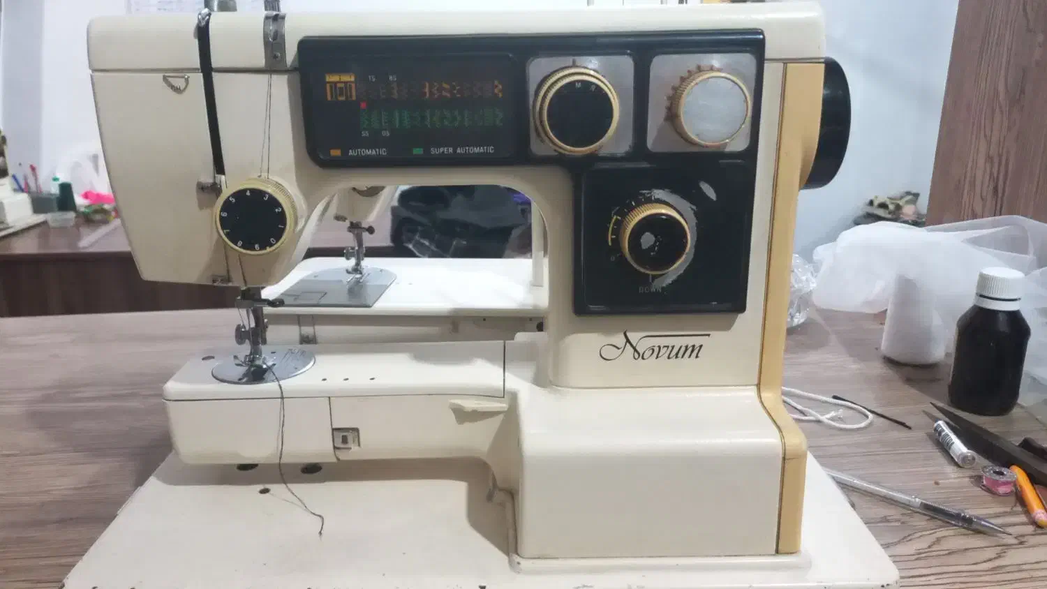 چرخ خیاطی ژانومه|چرخ خیاطی و ریسندگی|سنگر, |دیوار