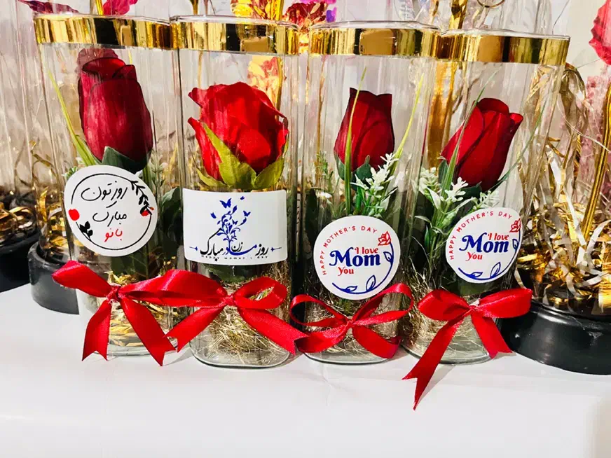 روز مادر|گل مصنوعی|شیراز, کوشک بیدک|دیوار