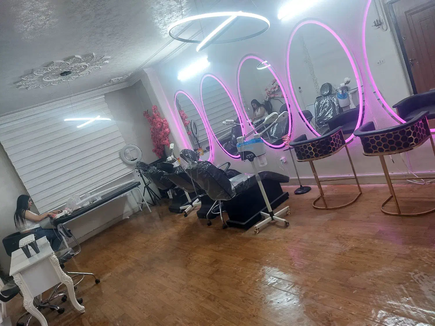 اجاره تمام لاین های زیبایی|خدمات آرایشگری و زیبایی|شاهین‌شهر, عطار|دیوار