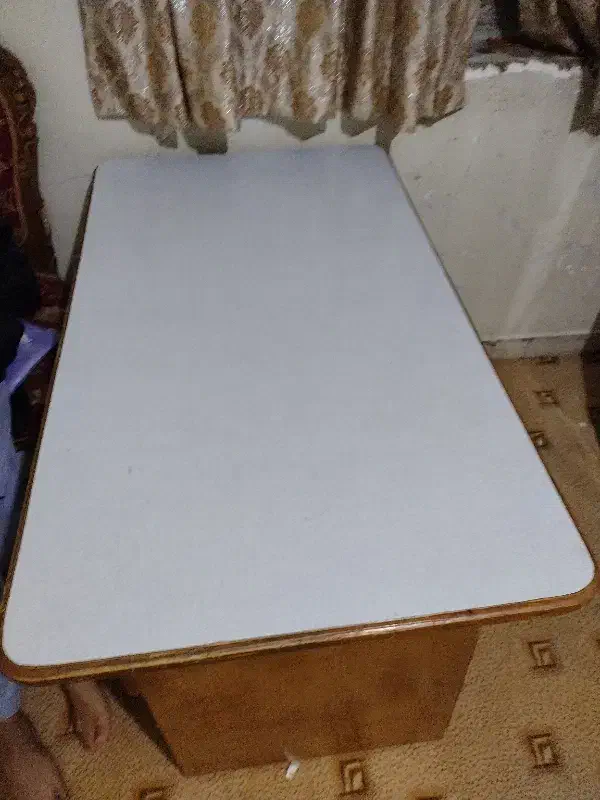 میز کامپیوتر محکم و بادوام ضدخش نیاز به تعمیر جزیی|میز تحریر و کامپیوتر|زاهدان, |دیوار