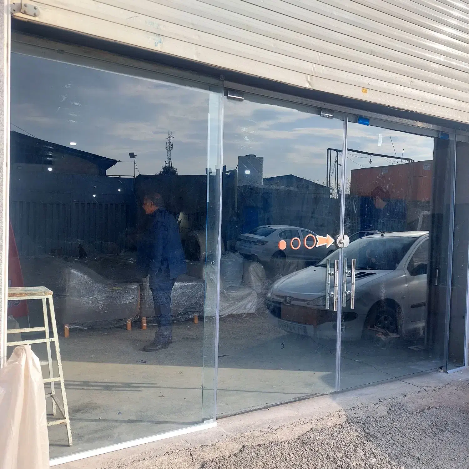 تعمیرات،جابجایی و تنظیم درب شیشه ای میرال|خدمات پیشه و مهارت|اسلامشهر, باغ فیض|دیوار